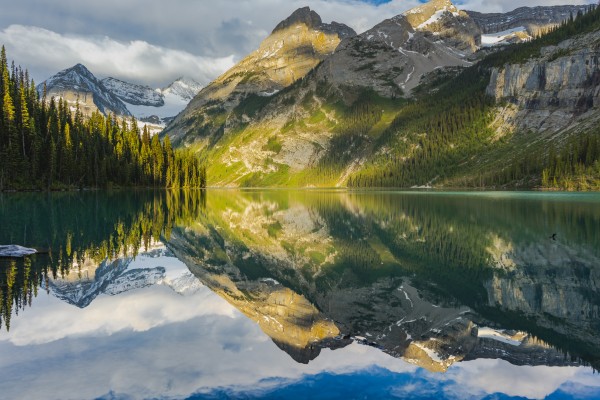 Upper elk lake  by Daydreaming by Nazmul 